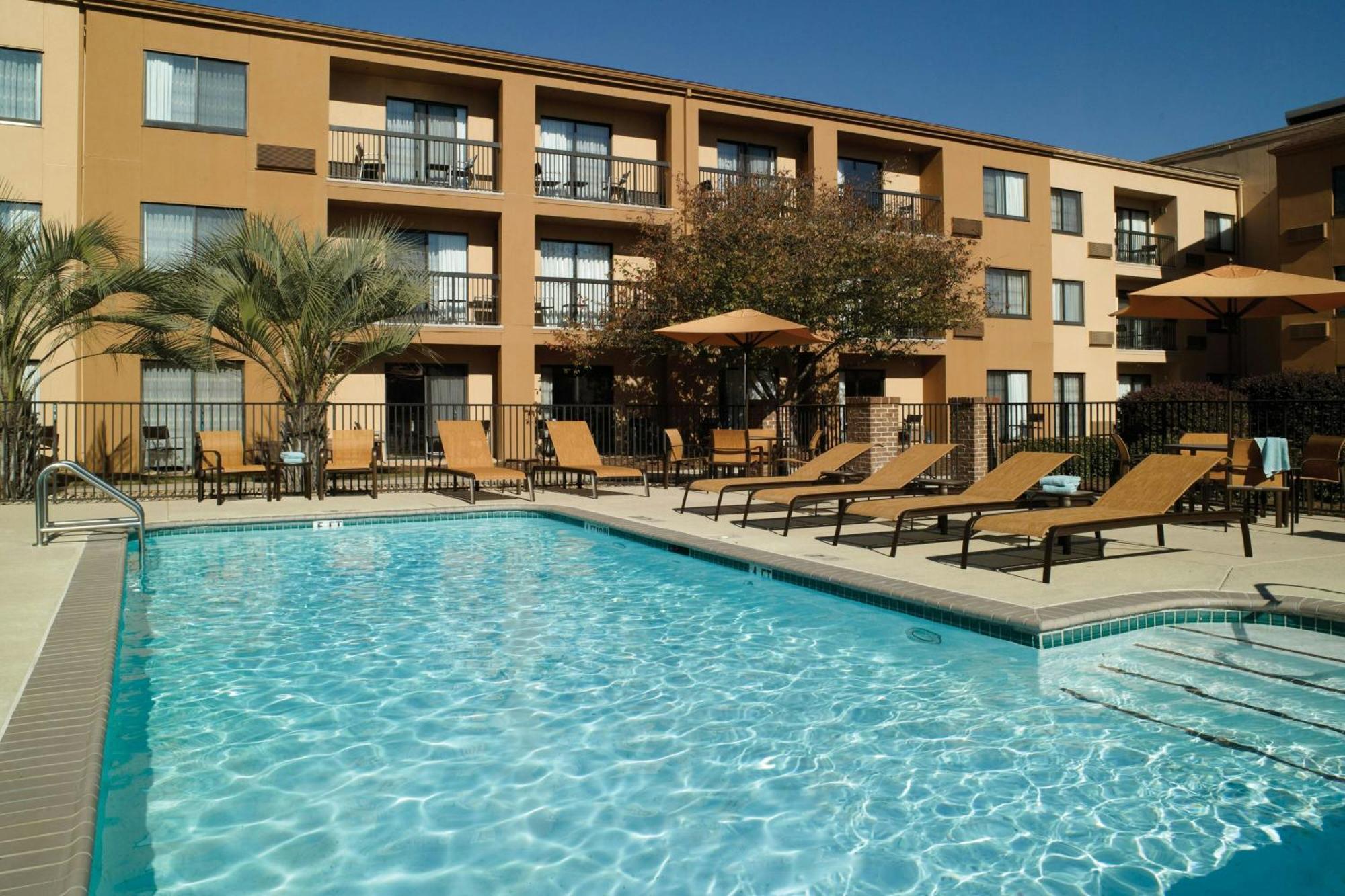 Courtyard By Marriott Macon Hotel Exterior photo