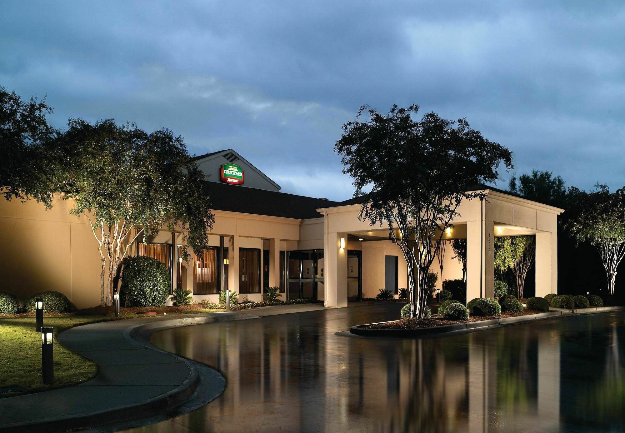 Courtyard By Marriott Macon Hotel Exterior photo